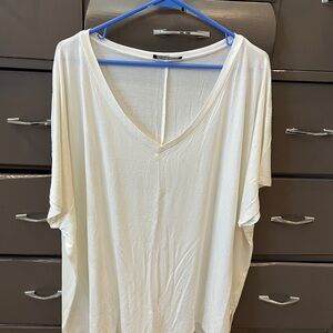 Chic White V-Neck Short Sleeve Top